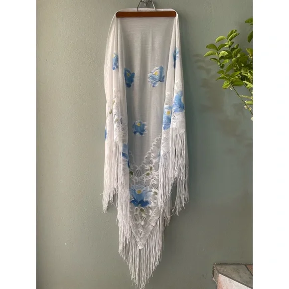 Vintage | White Lace Blue Floral Fringe Shawl - Picture 4 of 7